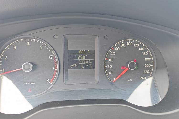 Used Volkswagen Sagitar 2014 1.6L Automatic Comfort Model Instrument Cluster
