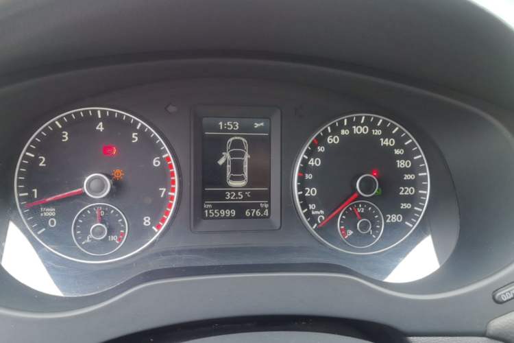 Used Volkswagen Sagitar 2014 1.4TSI Automatic Luxury Model Instrument Cluster