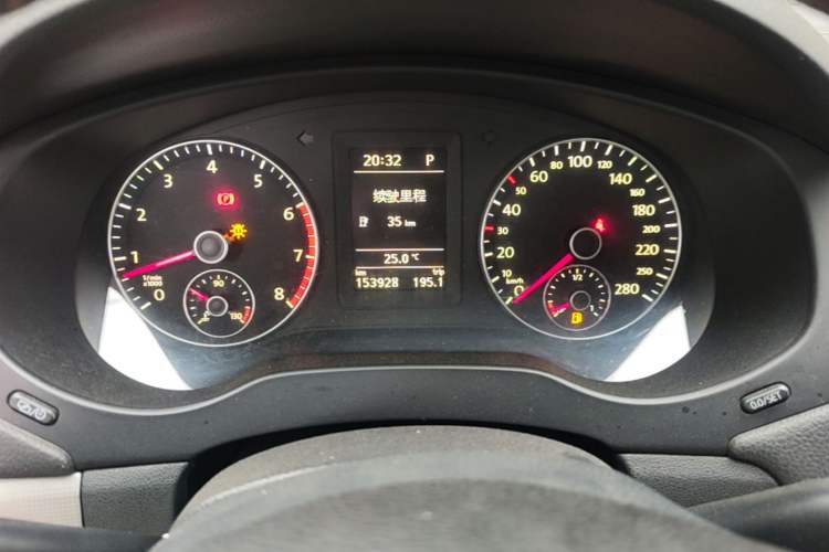 Used Volkswagen Sagitar 2014 Revised Version 1.4TSI Automatic Luxury Edition Instrument Cluster