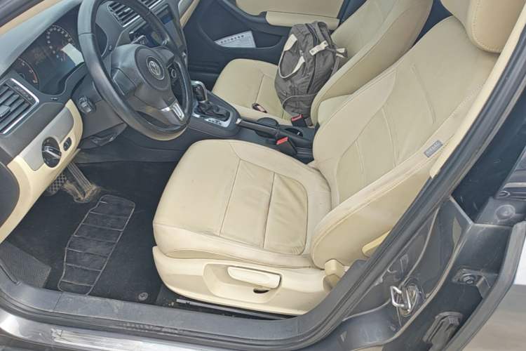 Used Volkswagen Sagitar 2014 1.6L Automatic Comfort Model Left Front Seat