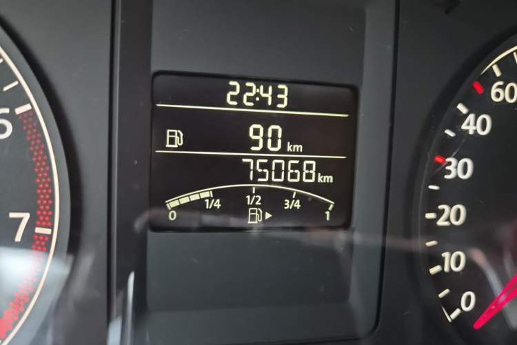 Used Volkswagen Sagitar 2014 1.6L Manual Comfort Model Odometer Close Up