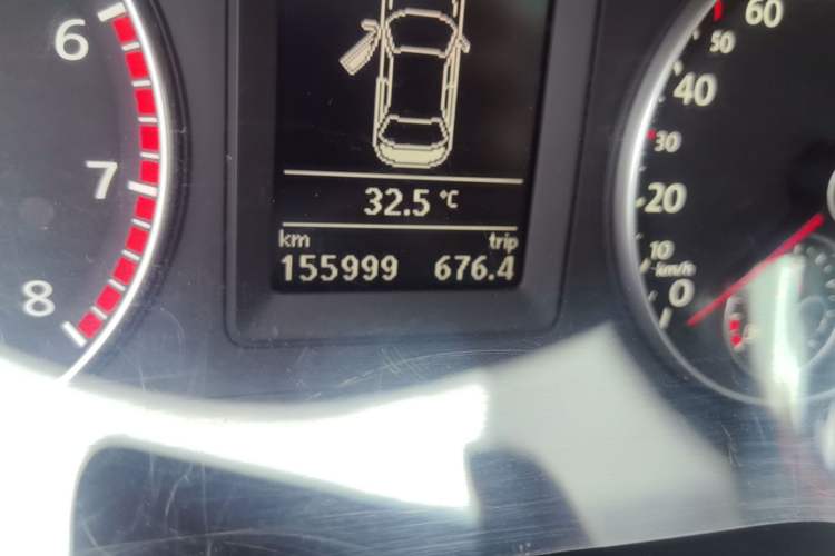 Used Volkswagen Sagitar 2014 1.4TSI Automatic Luxury Model Odometer Close Up