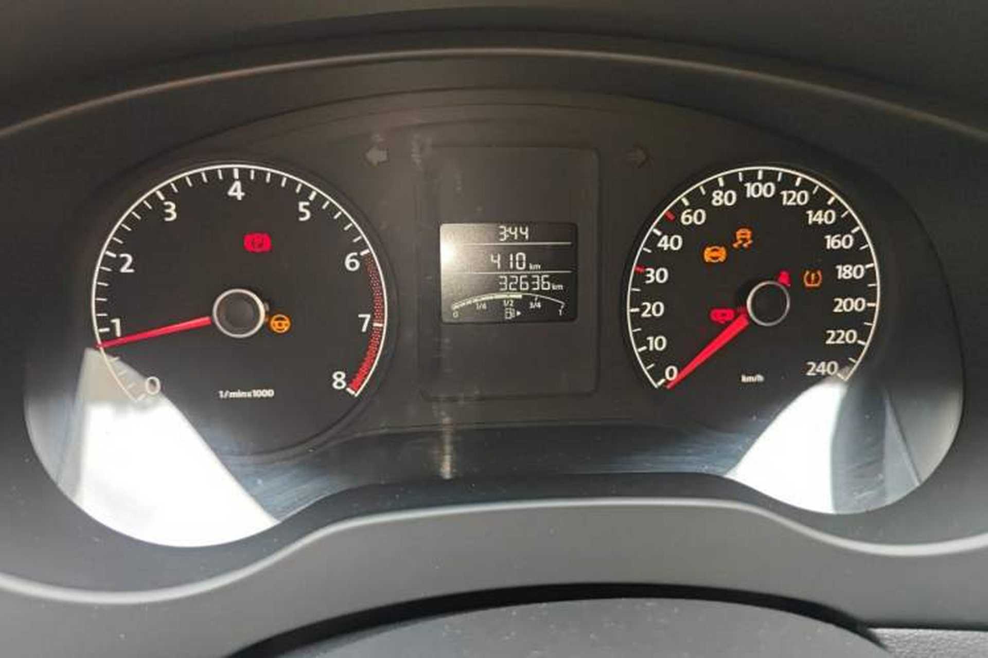 Used Volkswagen Sagitar 2014 Revised Version 1.6L Manual Comfort Edition Odometer Close Up