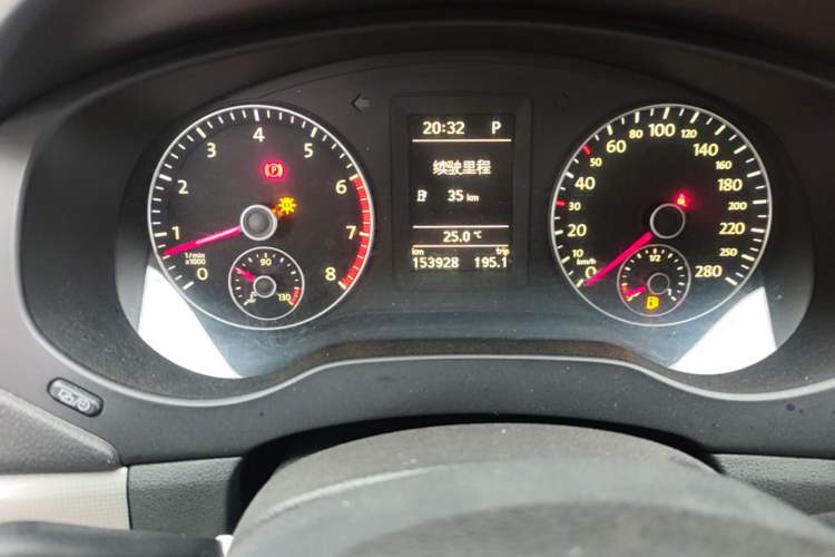 Used Volkswagen Sagitar 2014 Revised Version 1.4TSI Automatic Luxury Edition Odometer Close Up