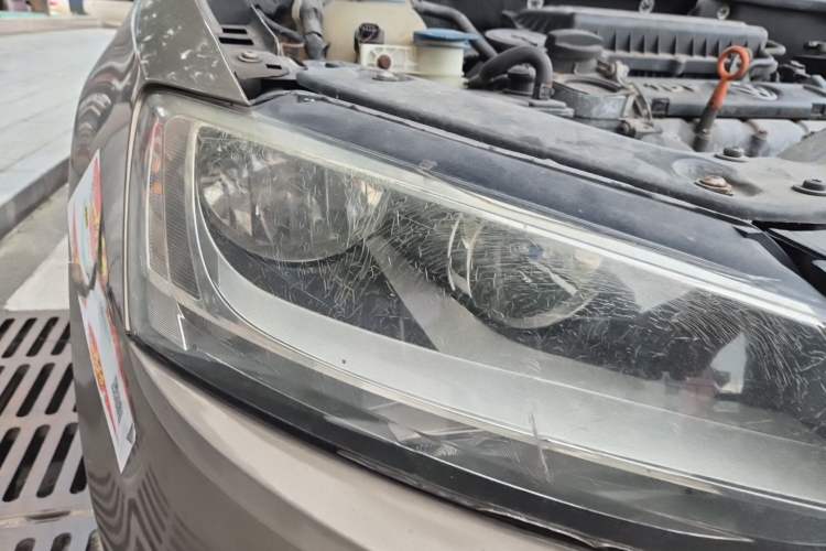 Used Volkswagen Sagitar 2014 1.6L Manual Comfort Model Right Front Headlight