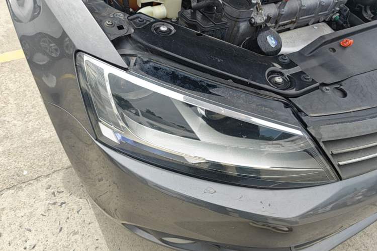 Used Volkswagen Sagitar 2014 1.6L Automatic Comfort Model Right Front Headlight