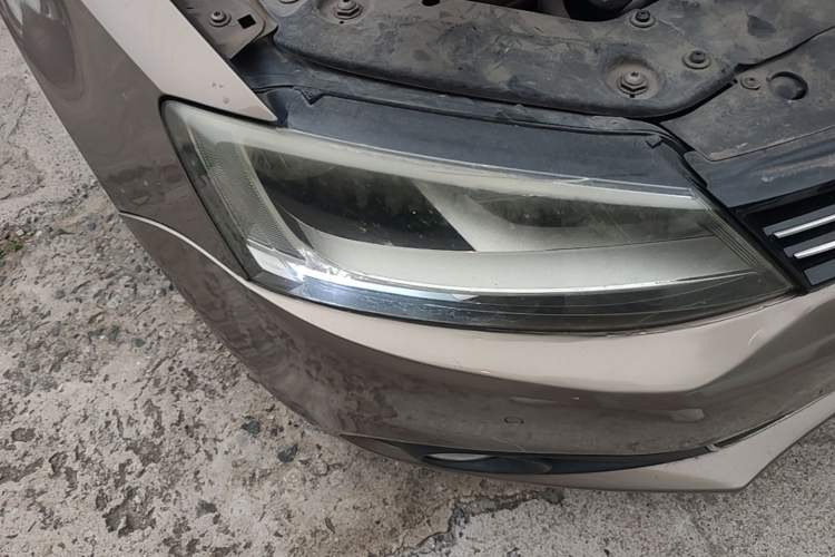 Used Volkswagen Sagitar 2014 Revised Version 1.4TSI Automatic Luxury Edition Right Front Headlight