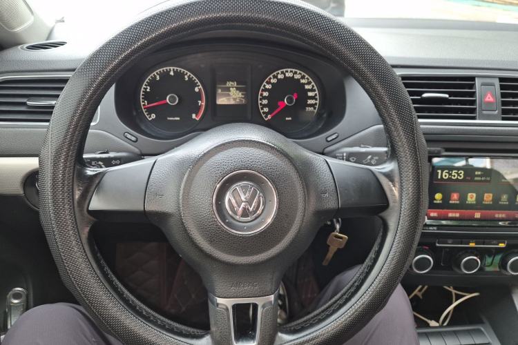 Used Volkswagen Sagitar 2014 1.6L Manual Comfort Model Steering Wheel