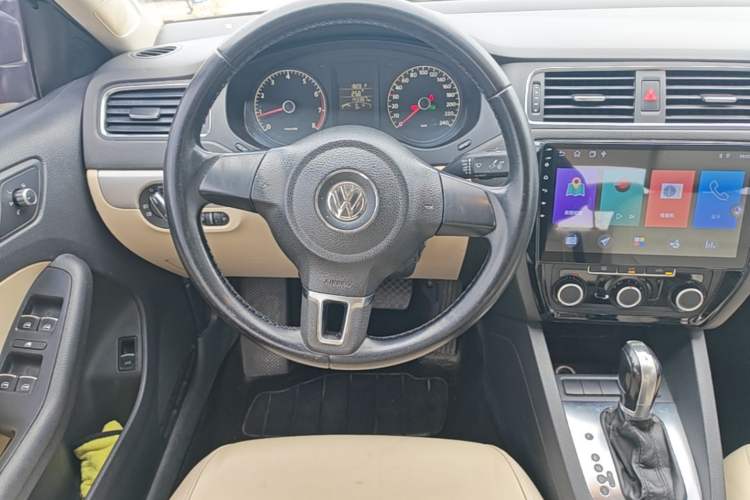 Used Volkswagen Sagitar 2014 1.6L Automatic Comfort Model Steering Wheel