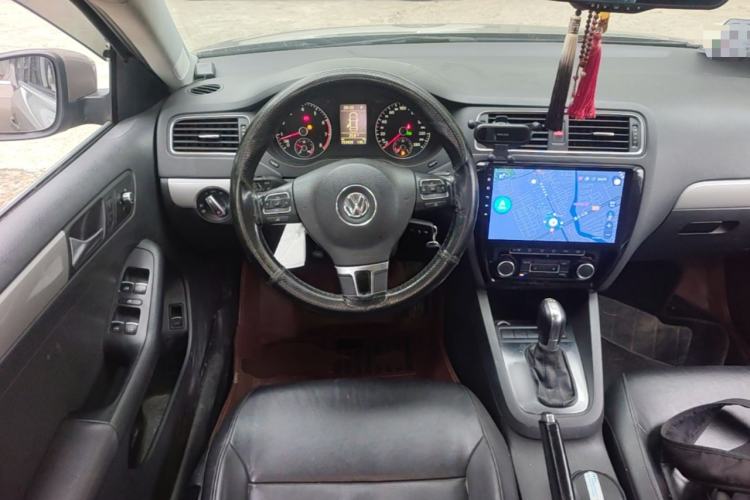 Used Volkswagen Sagitar 2014 Revised Version 1.4TSI Automatic Luxury Edition Steering Wheel