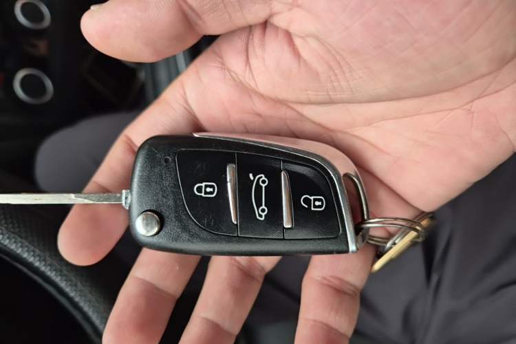 Used Volkswagen Sagitar 2014 1.6L Manual Comfort Model Vehicle Key