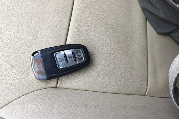 Used Volkswagen Sagitar 2014 1.6L Automatic Comfort Model Vehicle Key