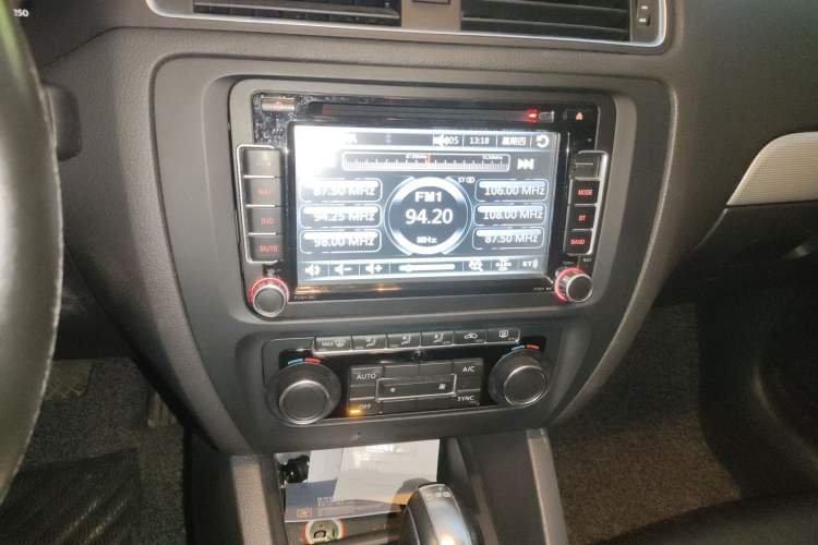 Used Volkswagen Sagitar 2014 Revised Version 1.4TSI Automatic Luxury Edition Audio And AC Panel