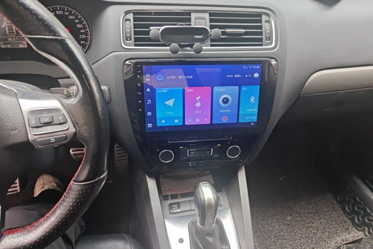 Used Volkswagen Sagitar 2014 Revised Version 1.4TSI Automatic Luxury Edition Audio And AC Panel