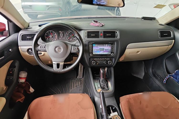 Used Volkswagen Sagitar 2014 Revised Version 1.4TSI Automatic Luxury Edition Center Console