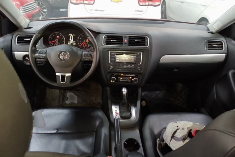 Used Volkswagen Sagitar 2014 Revised Version 1.4TSI Automatic Luxury Edition Center Console