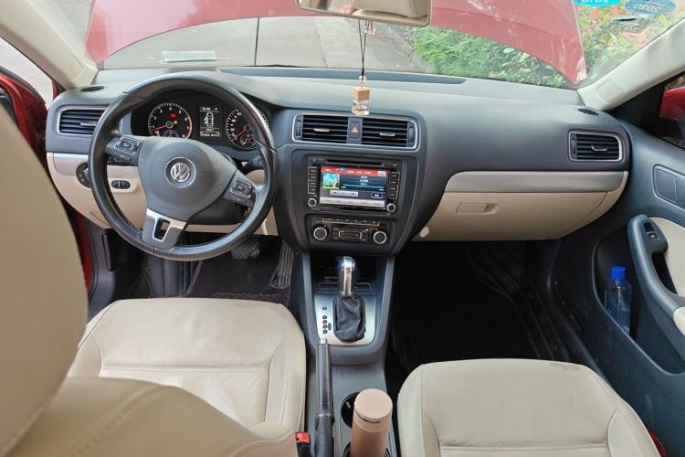 Used Volkswagen Sagitar 2014 Revised Version 1.4TSI Automatic Luxury Edition Center Console