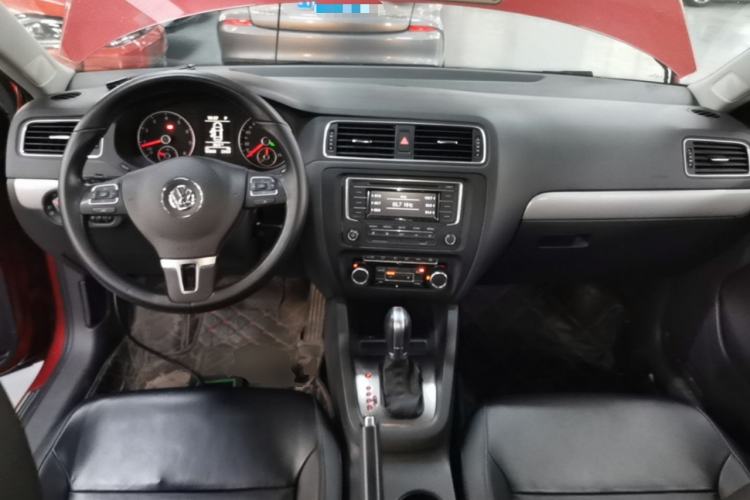Used Volkswagen Sagitar 2014 Revised Version 1.4TSI Automatic Luxury Edition Center Console