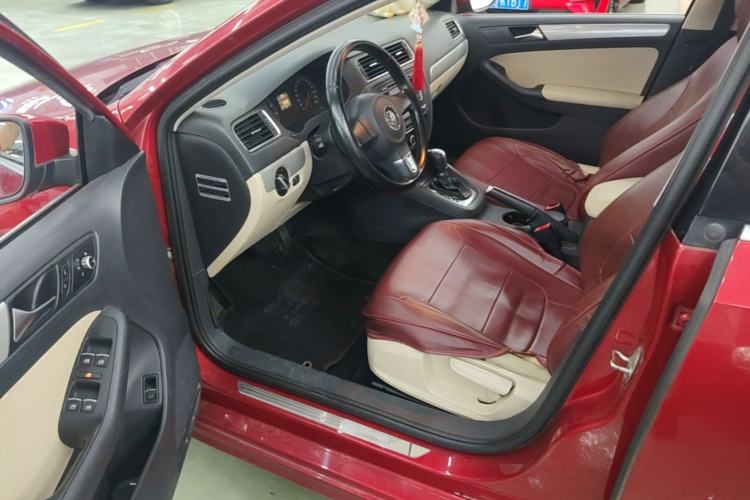 Used Volkswagen Sagitar 2014 Revised Version 1.6L Automatic Comfort Edition Driver Seat