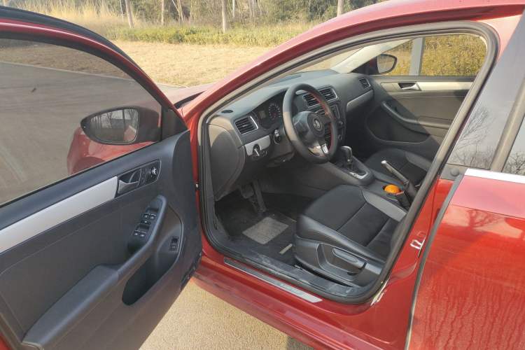 Used Volkswagen Sagitar 2014 Revised Version 1.6L Automatic Comfort Edition Driver Seat