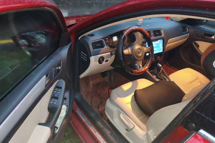 Used Volkswagen Sagitar 2014 Revised Version 1.6L Automatic Comfort Edition Driver Seat