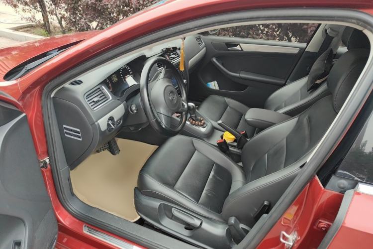Used Volkswagen Sagitar 2014 Revised Version 1.6L Automatic Comfort Edition Driver Seat