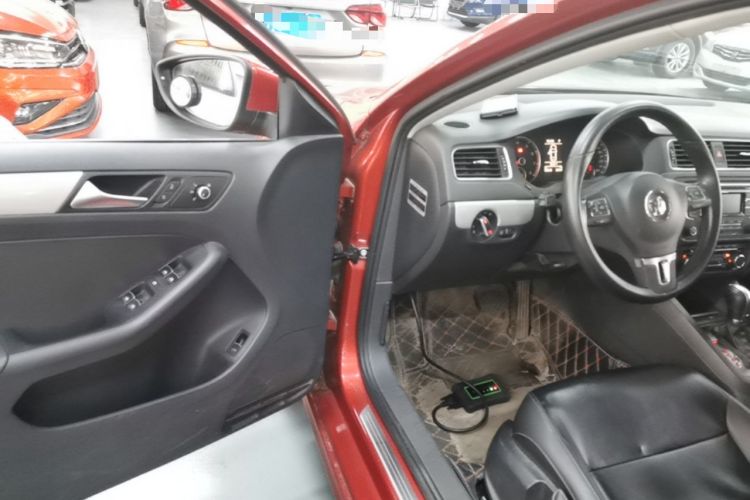 Used Volkswagen Sagitar 2014 Revised Version 1.4TSI Automatic Luxury Edition Driver Seat