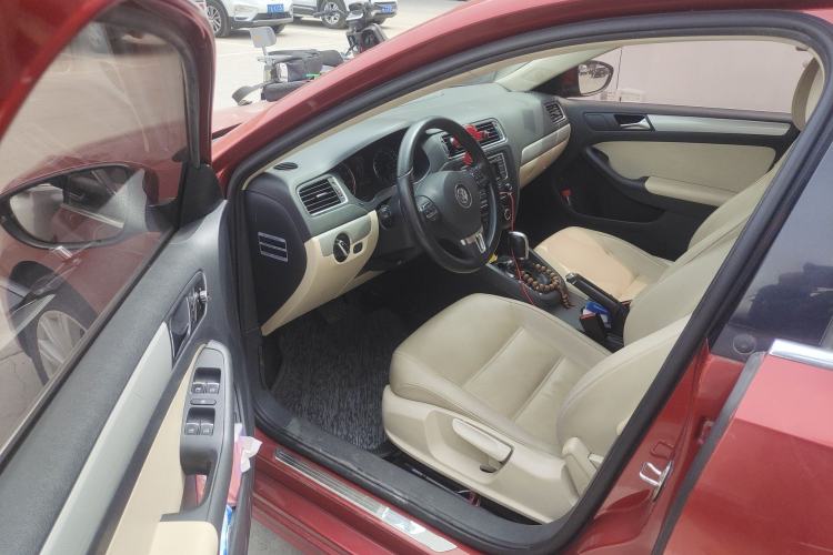 Used Volkswagen Sagitar 2014 1.4TSI Automatic Luxury Model Driver Seat