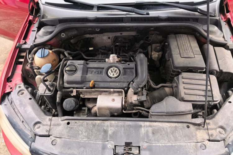 Used Volkswagen Sagitar 2014 1.4TSI Automatic Luxury Model Engine Bay