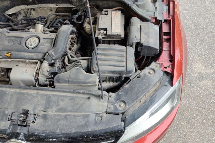 Used Volkswagen Sagitar 2014 1.4TSI Automatic Luxury Model Engine Bay Left