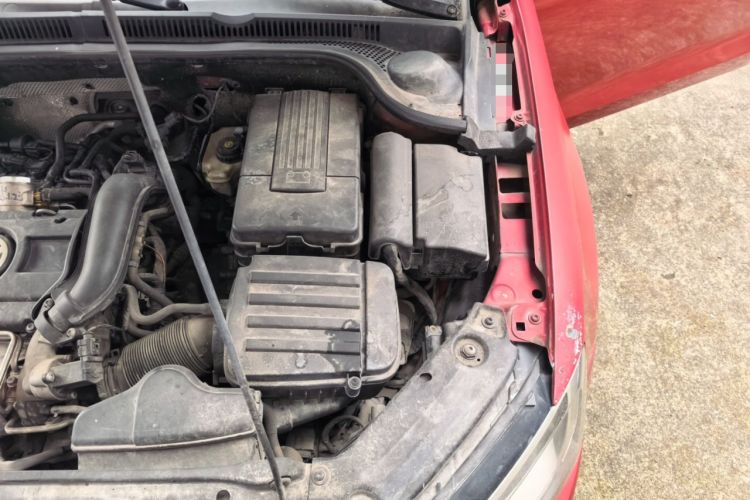 Used Volkswagen Sagitar 2014 1.4TSI Automatic Luxury Model Engine Bay Left