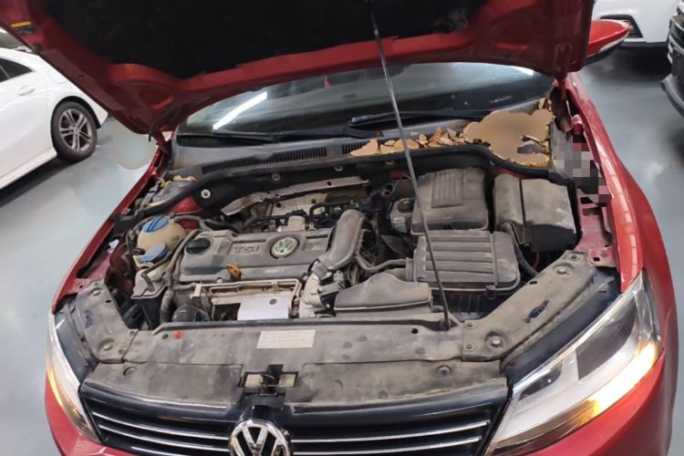 Used Volkswagen Sagitar 2014 Revised Version 1.4TSI Automatic Luxury Edition Engine Bay