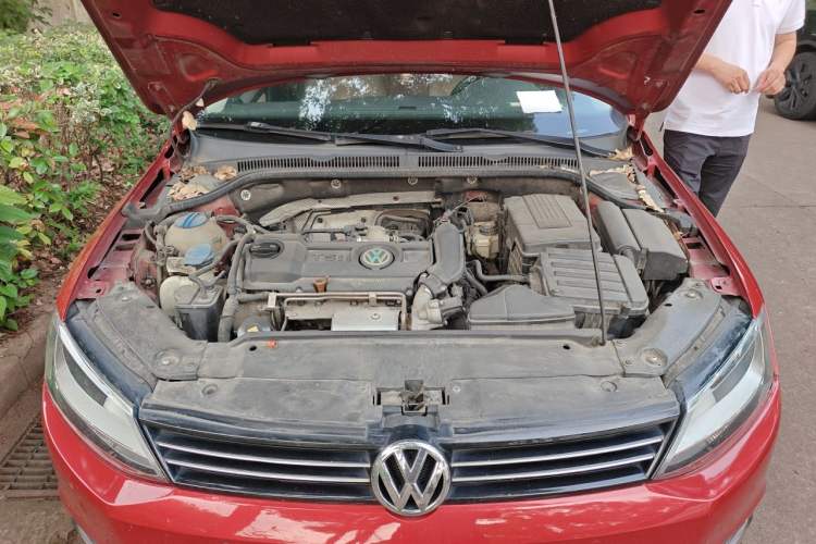 Used Volkswagen Sagitar 2014 Revised Version 1.4TSI Automatic Luxury Edition Engine Bay