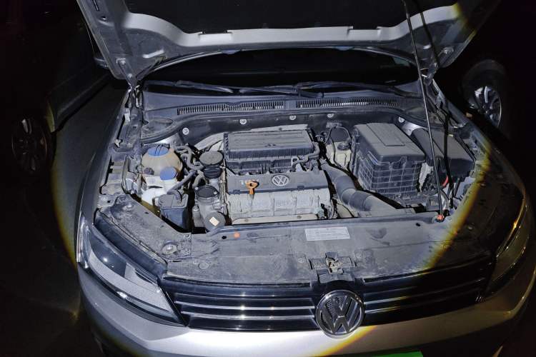 Used Volkswagen Sagitar 2014 Revised Version 1.6L Automatic Comfort Edition Engine Bay Right