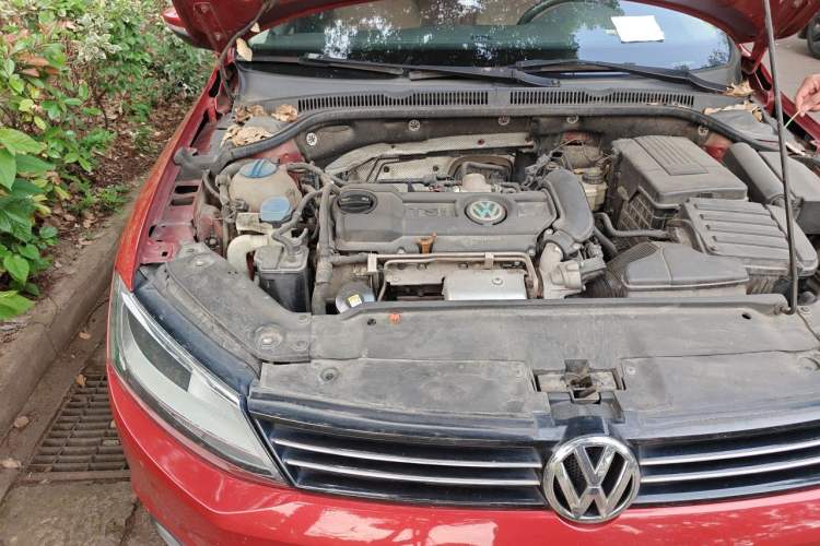 Used Volkswagen Sagitar 2014 Revised Version 1.4TSI Automatic Luxury Edition Engine Bay Right