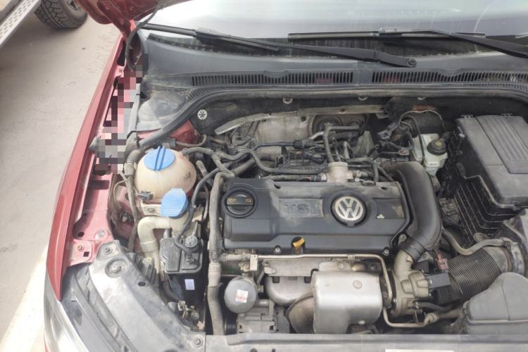 Used Volkswagen Sagitar 2014 1.4TSI Automatic Luxury Model Engine Bay Right