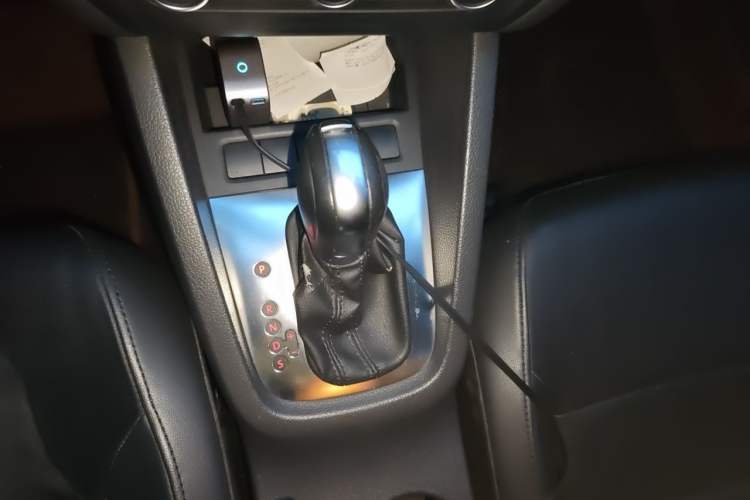 Used Volkswagen Sagitar 2014 1.6L Automatic Comfort Model Gear Lever
