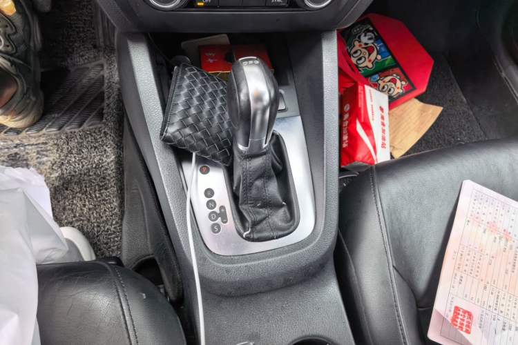 Used Volkswagen Sagitar 2014 1.4TSI Automatic Luxury Model Gear Lever