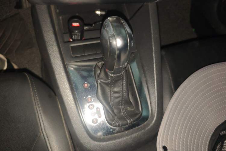 Used Volkswagen Sagitar 2014 1.6L Automatic Comfort Model Gear Lever