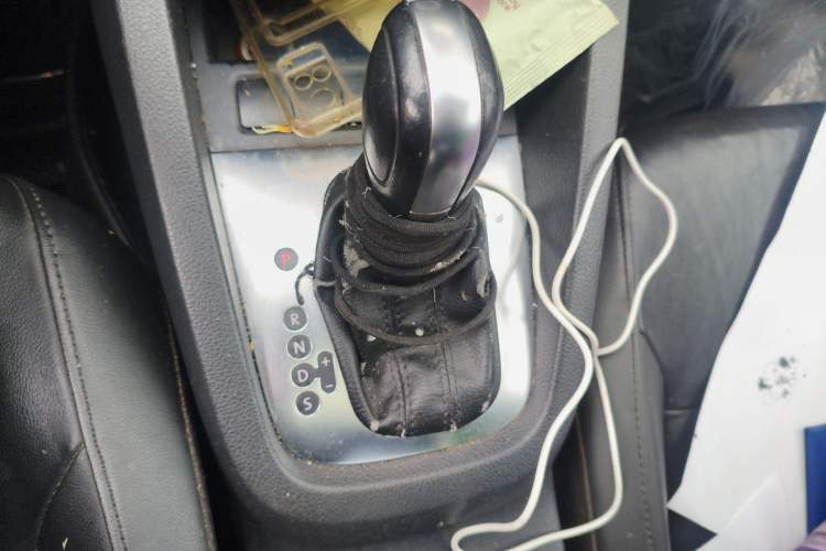 Used Volkswagen Sagitar 2014 Revised Version 1.6L Automatic Comfort Edition Gear Lever