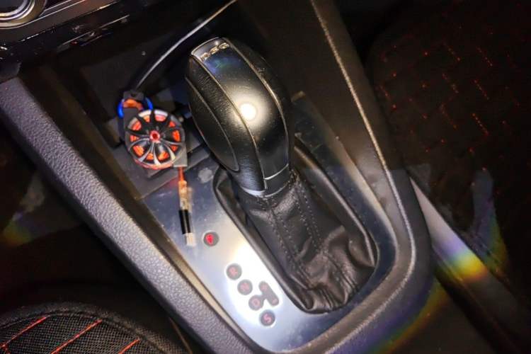 Used Volkswagen Sagitar 2014 Revised Version 1.4TSI Automatic Luxury Edition Gear Lever
