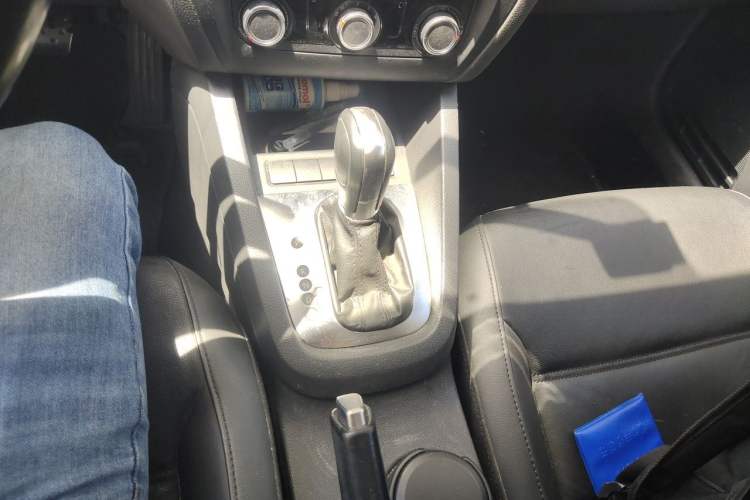 Used Volkswagen Sagitar 2014 Revised Version 1.6L Automatic Comfort Edition Gear Lever