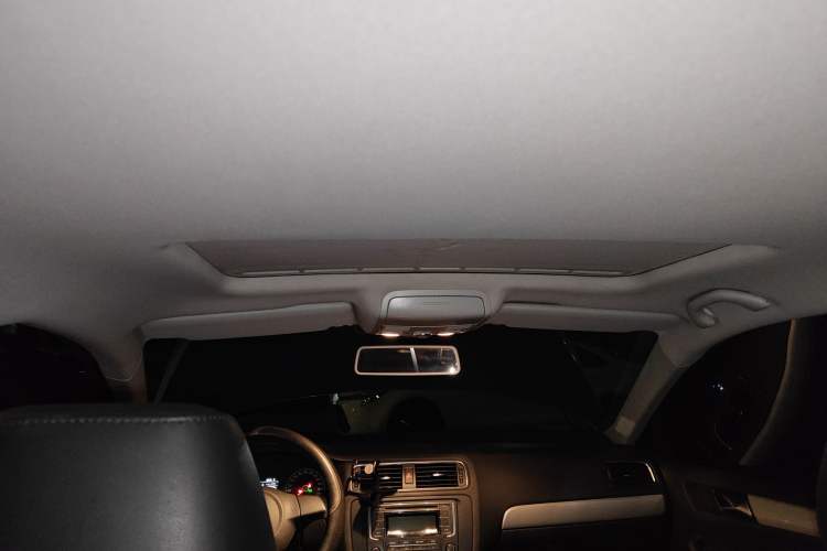 Used Volkswagen Sagitar 2014 Revised Version 1.6L Automatic Comfort Edition Headliner