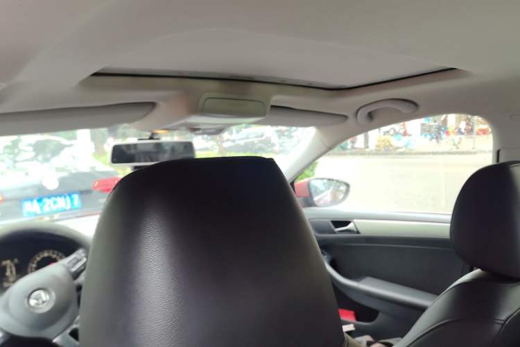 Used Volkswagen Sagitar 2014 1.4TSI Automatic Luxury Model Headliner