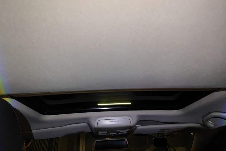 Used Volkswagen Sagitar 2014 Revised Version 1.4TSI Automatic Luxury Edition Headliner