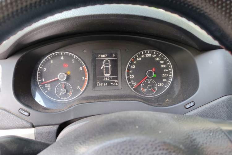 Used Volkswagen Sagitar 2014 1.4TSI Automatic Luxury Model Instrument Cluster