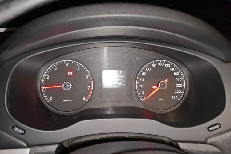 Used Volkswagen Sagitar 2014 Revised Version 1.6L Automatic Comfort Edition Instrument Cluster
