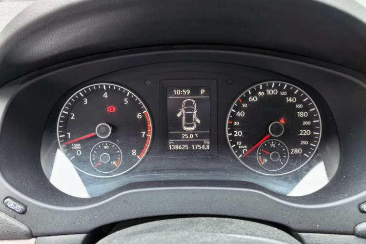 Used Volkswagen Sagitar 2014 1.4TSI Automatic Luxury Model Instrument Cluster