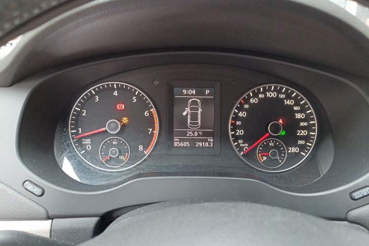 Used Volkswagen Sagitar 2014 1.4TSI Automatic Luxury Model Instrument Cluster