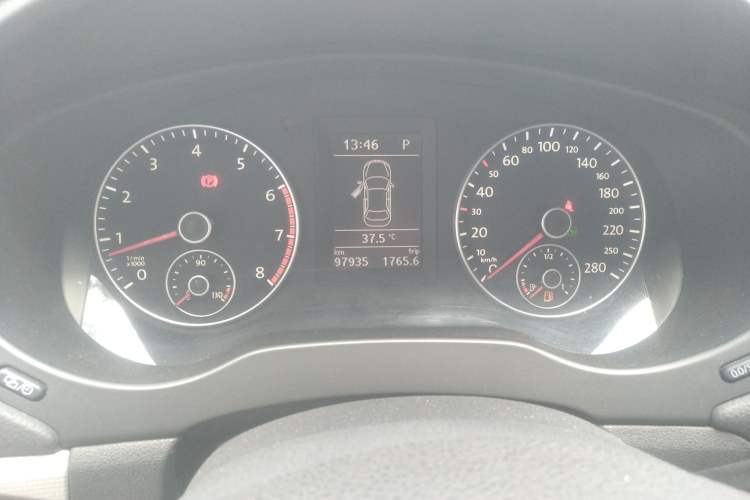 Used Volkswagen Sagitar 2014 1.4TSI Automatic Luxury Model Instrument Cluster